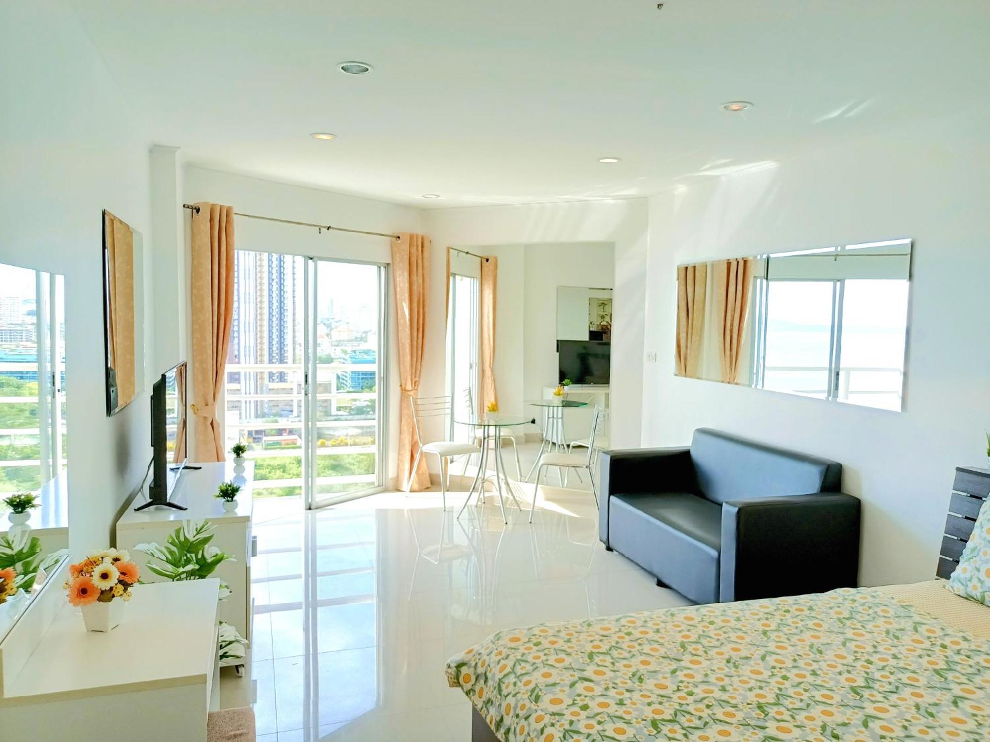 Sea View Beachfront Condos Pattaya Jomtien Beach Exterior photo
