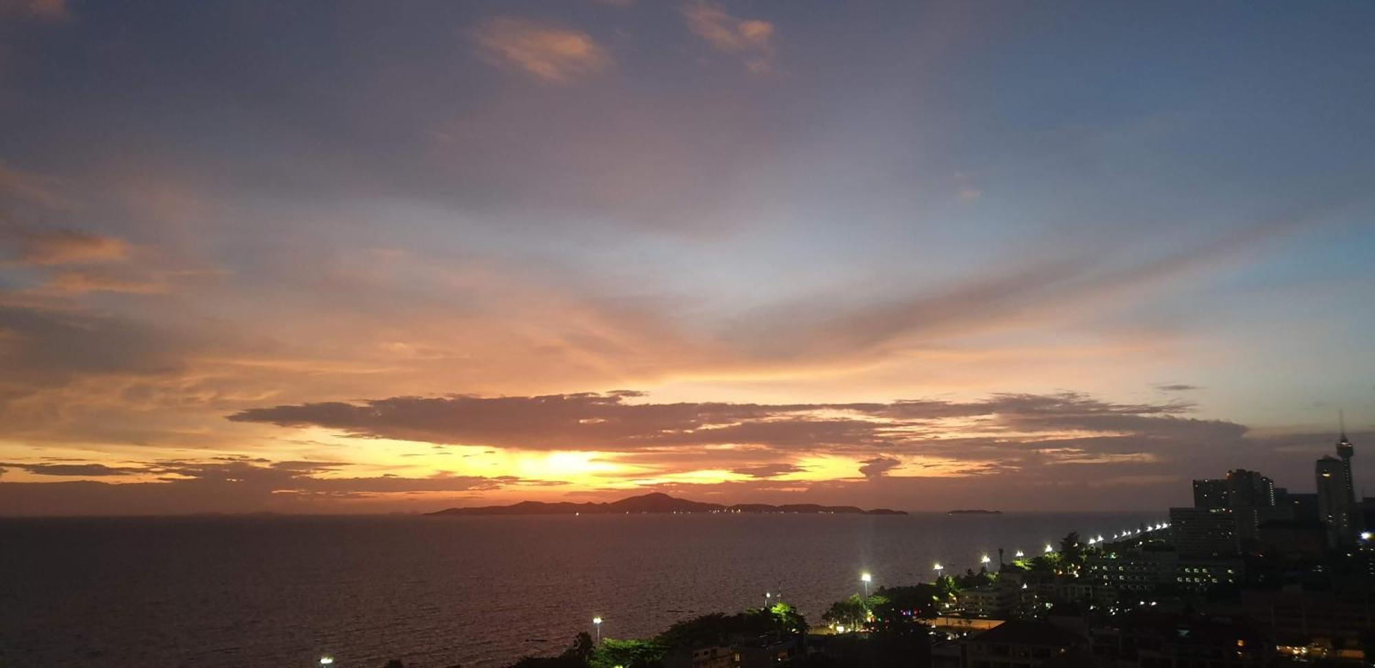 Sea View Beachfront Condos Pattaya Jomtien Beach Room photo