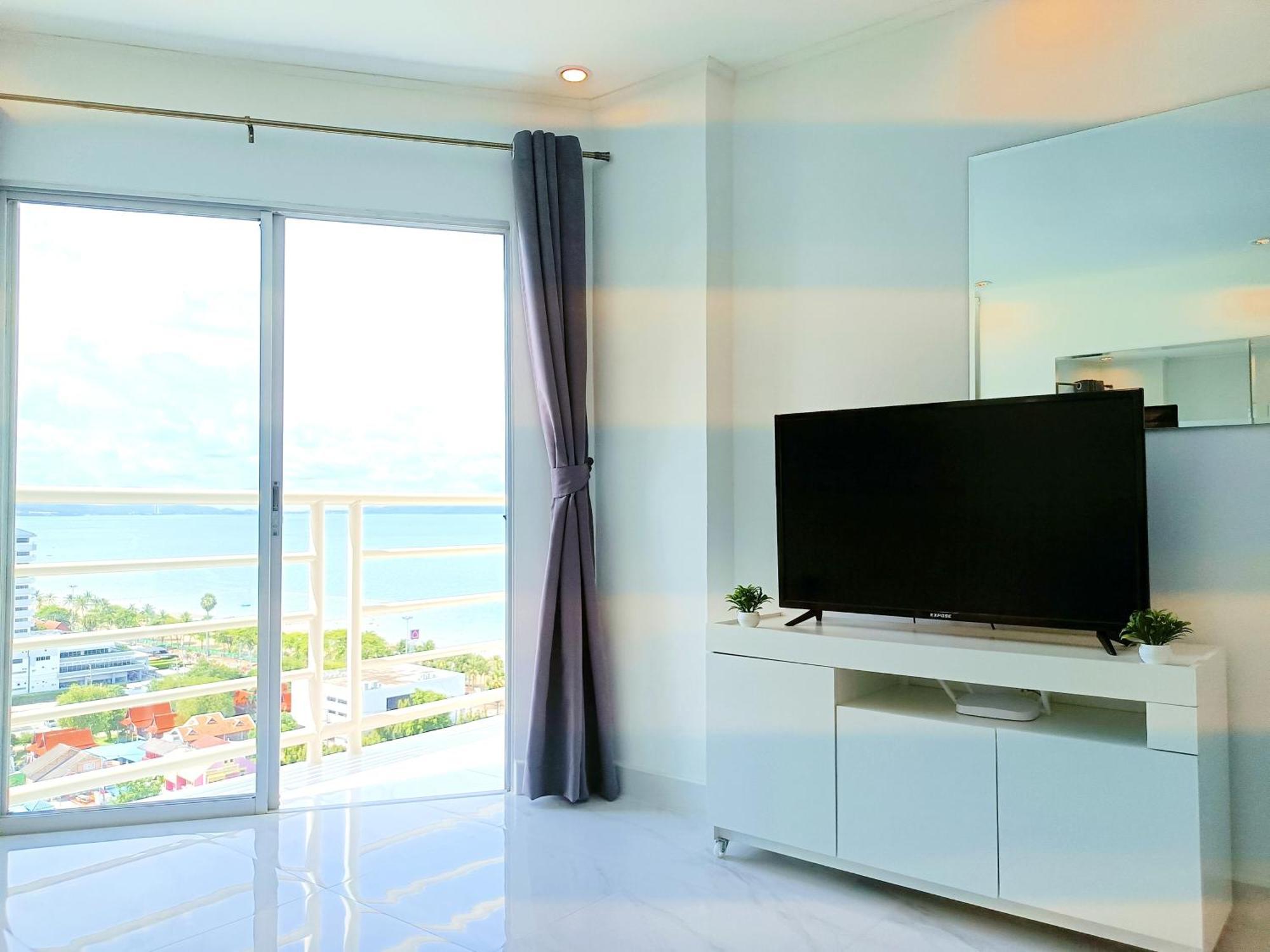 Sea View Beachfront Condos Pattaya Jomtien Beach Exterior photo