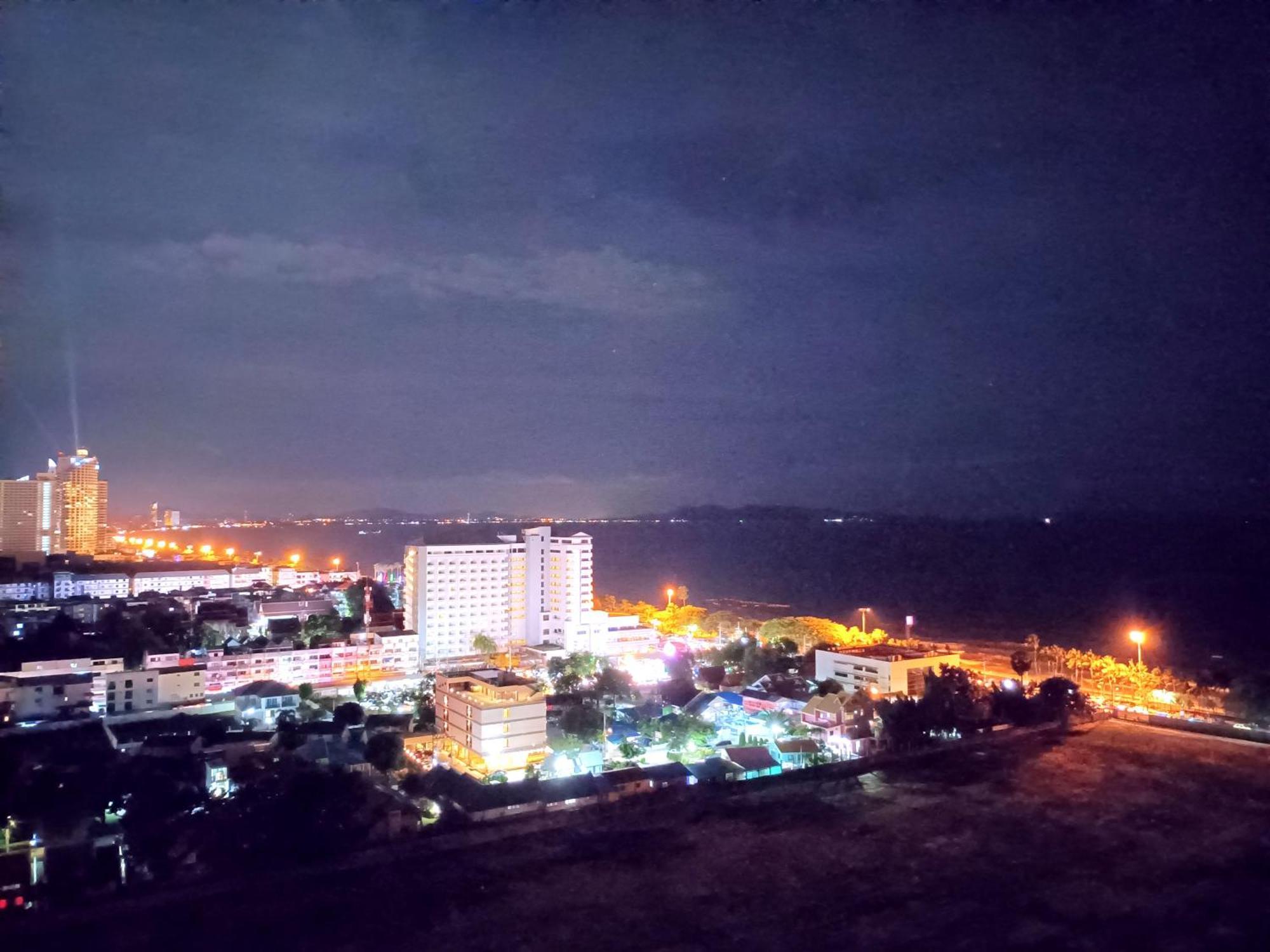 Sea View Beachfront Condos Pattaya Jomtien Beach Exterior photo