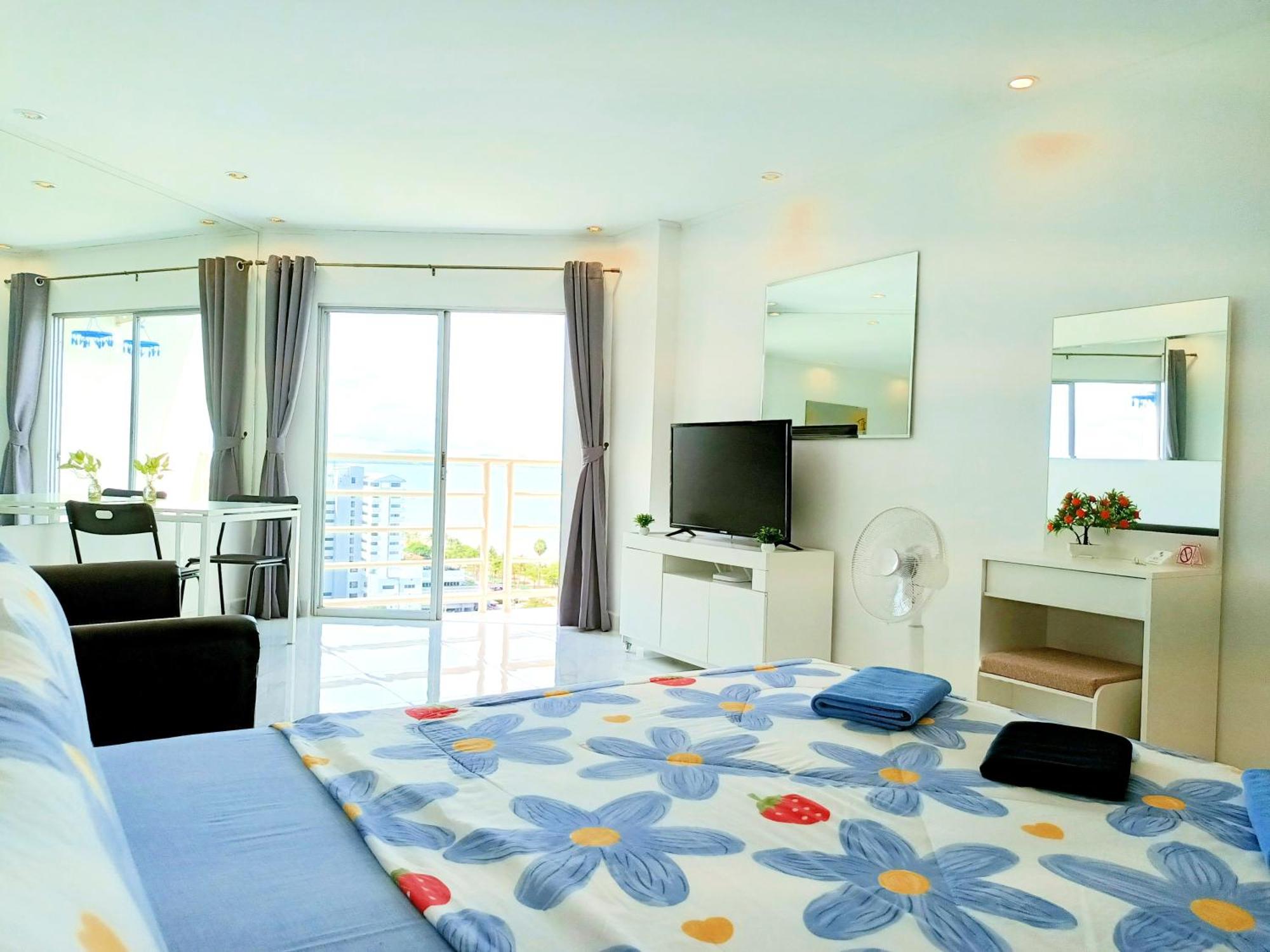 Sea View Beachfront Condos Pattaya Jomtien Beach Exterior photo