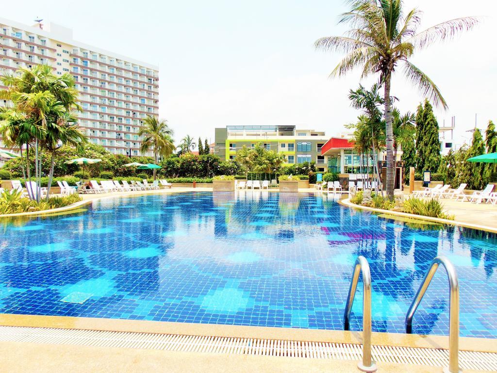 Sea View Beachfront Condos Pattaya Jomtien Beach Exterior photo